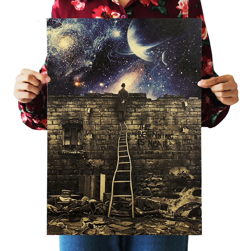 Декор начинается рядом с ретро плакатами из крафт-бумаги, мотивирующая фотография
Декор начинается рядом с ретро плакатами из крафт-бумаги, мотивирующая фотография