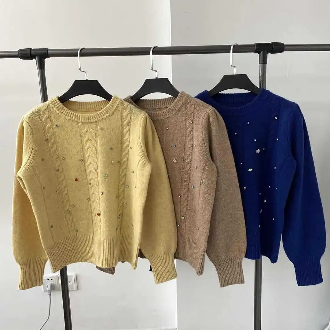 Women Sweater Hand-stitched Rhinestones of Different Shapes Rhinestones Wool and Cashmere Cable Sweater
Women Sweater Hand-stitched Rhinestones of Different Shapes Rhinestones Wool and Cashmere Cable Sweater