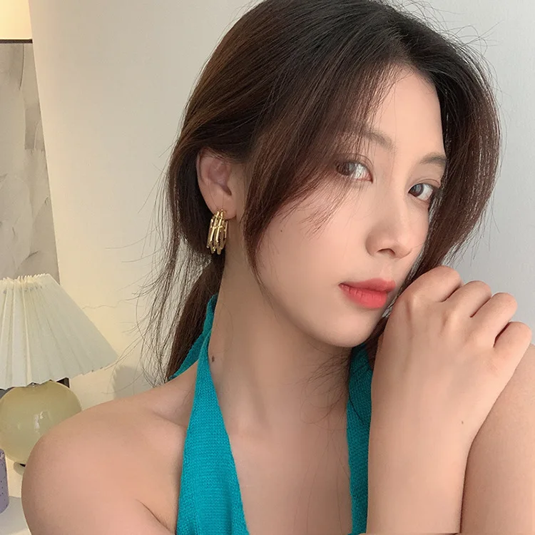 Unusual Vintage Gold Korean Fashion Earrings for Women Fake Piercing Clip on Earrings 2021 Trend Jewelry Gift Women Earring ear
Unusual Vintage Gold Korean Fashion Earrings for Women Fake Piercing Clip on Earrings 2021 Trend Jewelry Gift Women Earring ear