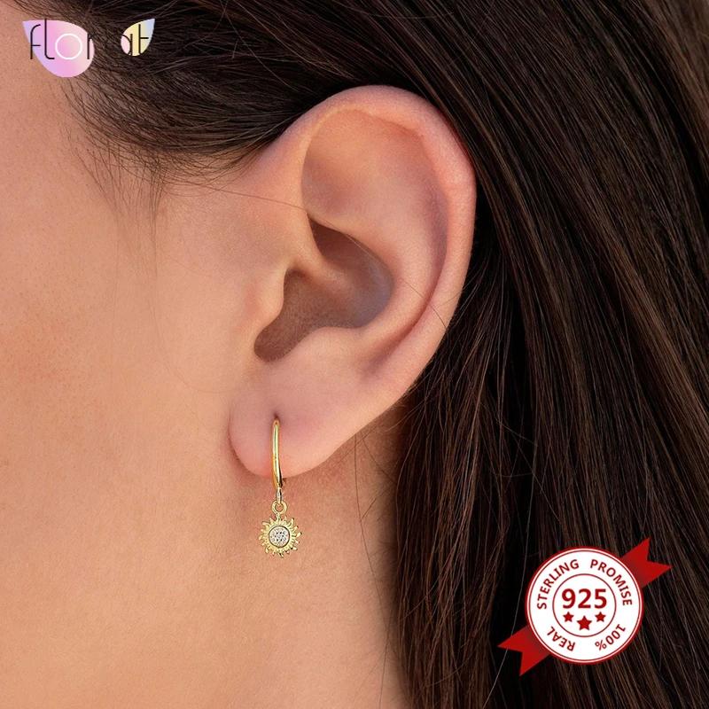 925 Silver Ear Buckle Hoop Earrings with Sun-shaped Pendant with zirconia Delicate Cubic Zirconia Earrings Jewelry for women
925 Silver Ear Buckle Hoop Earrings with Sun-shaped Pendant with zirconia Delicate Cubic Zirconia Earrings Jewelry for women