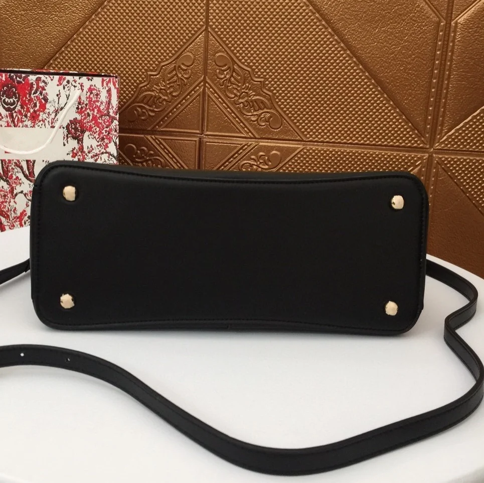 2021 Classic Fashion Designer Ladies Handbag Top Brand Cowhide Handbag High Quality Large Capacity Shoulder Bag Office Bag 
2021 Classic Fashion Designer Ladies Handbag Top Brand Cowhide Handbag High Quality Large Capacity Shoulder Bag Office Bag