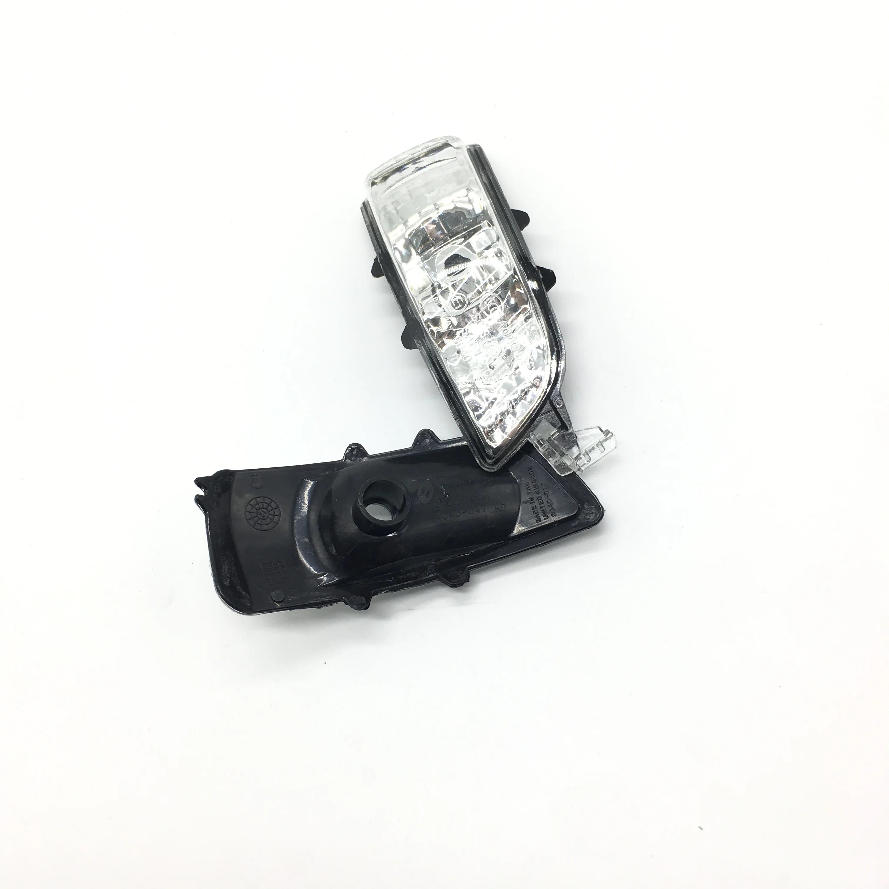 For Volvo S40 S60 S80 C30 C70 V50 V70 Left&Right Side Wing Mirror Indicator Turn Signal Light Lamp Lens 31111102 31111090
For Volvo S40 S60 S80 C30 C70 V50 V70 Left&Right Side Wing Mirror Indicator Turn Signal Light Lamp Lens 31111102 31111090