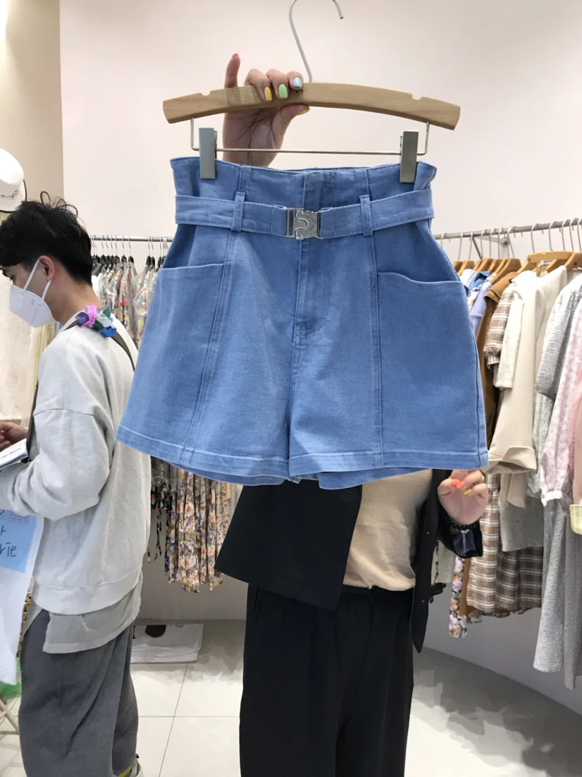 2021 Summer New Style Korean Fashion Trend High Waist Art Show White Belt All-match Casual Denim Shorts Streetwear Women 
2021 Summer New Style Korean Fashion Trend High Waist Art Show White Belt All-match Casual Denim Shorts Streetwear Women