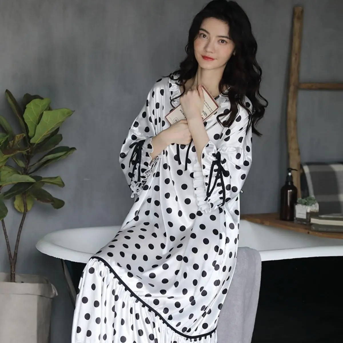 Ice silk nightdress women's summer little Sexy Lovely ice silk Princess wind very fairy palace spring and autumn big size 
Ice silk nightdress women's summer little Sexy Lovely ice silk Princess wind very fairy palace spring and autumn big size