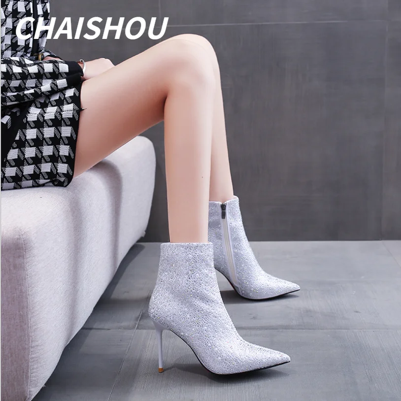 ST13 2021 New Woman White Stiletto Ankle Boots Winter Full Rhinestone Pointed Warm High Heel Side Zipper Martin Ladies Booties
ST13 2021 New Woman White Stiletto Ankle Boots Winter Full Rhinestone Pointed Warm High Heel Side Zipper Martin Ladies Booties