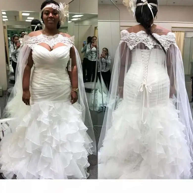 White African Mermaid Wedding Dresses 2022 Off Shoulder Plus Size Lace Bride with Long Bridal Cape
White African Mermaid Wedding Dresses 2022 Off Shoulder Plus Size Lace Bride with Long Bridal Cape