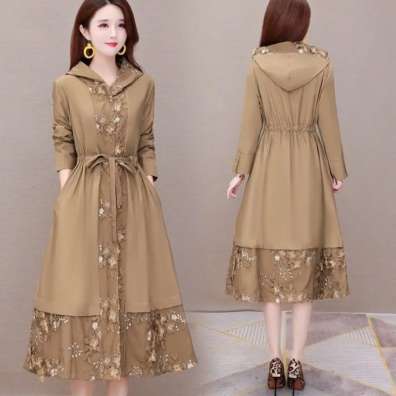 Women Windbreaker 2023New Hooded Jackets Embroidery Mid-Length Outwear High-End Atmosphere Mother Over The Knee Coat Female Tops
Women Windbreaker 2023New Hooded Jackets Embroidery Mid-Length Outwear High-End Atmosphere Mother Over The Knee Coat Female Tops