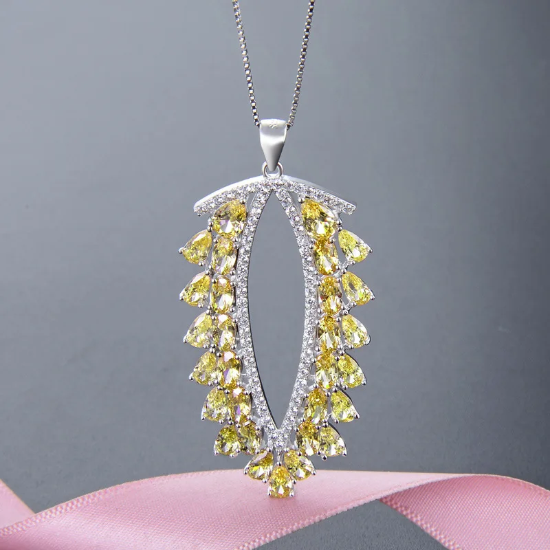 Женский кулон на цепочке до ключицы, серебро 925 пробы, с кристаллами
Женский кулон на цепочке до ключицы, серебро 925 пробы, с кристаллами