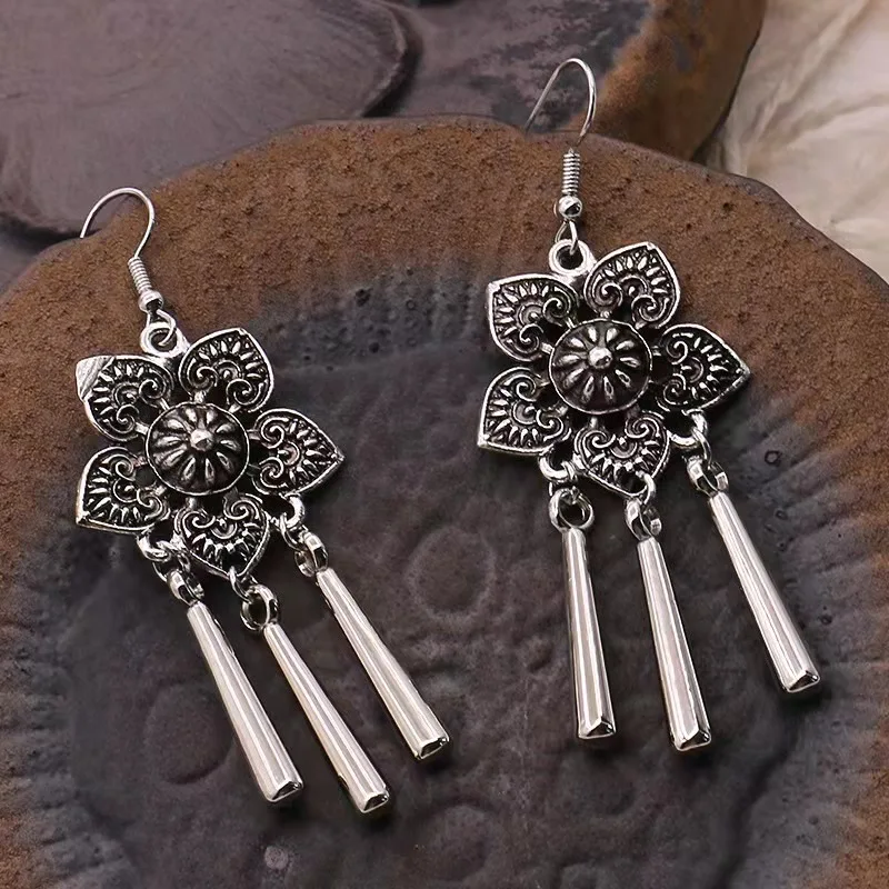 Bohemian Earrings For Women Accessories Vintage Silver Individuality Ethnic Flower Turquoise Drop Earrings Vacation Party Gift
Bohemian Earrings For Women Accessories Vintage Silver Individuality Ethnic Flower Turquoise Drop Earrings Vacation Party Gift