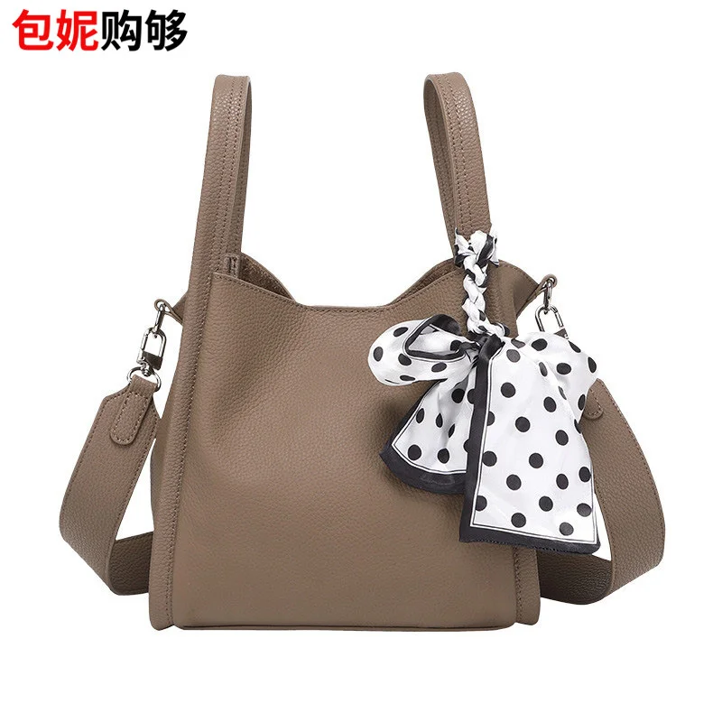 Leather women's bag 2021 autumn and winter new vegetable basket top leather messenger bag hand bag bucket steamed stuffed bun
Leather women's bag 2021 autumn and winter new vegetable basket top leather messenger bag hand bag bucket steamed stuffed bun