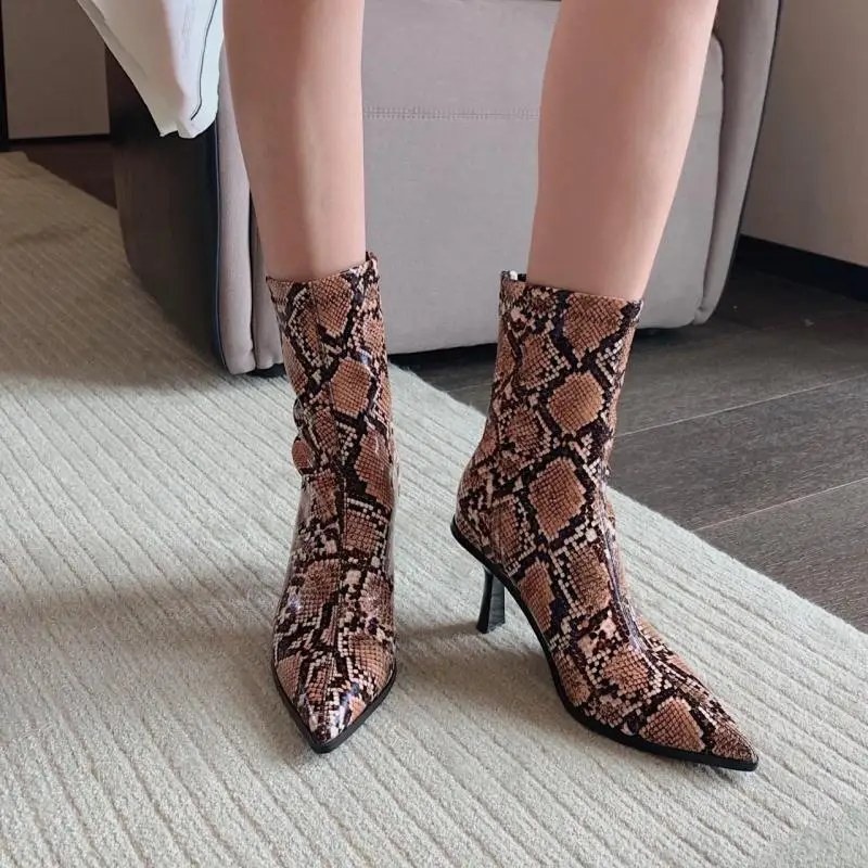 2021 New Winter Women's Fashion Boots Snake Print Pointed Toe Thin Boots Stiletto Martin Boots
2021 New Winter Women's Fashion Boots Snake Print Pointed Toe Thin Boots Stiletto Martin Boots