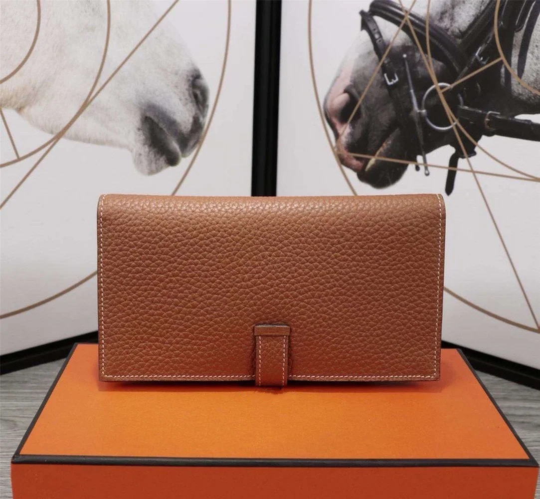 The new solid color leather wallet feels very good and high-end quality womens wallet
The new solid color leather wallet feels very good and high-end quality womens wallet