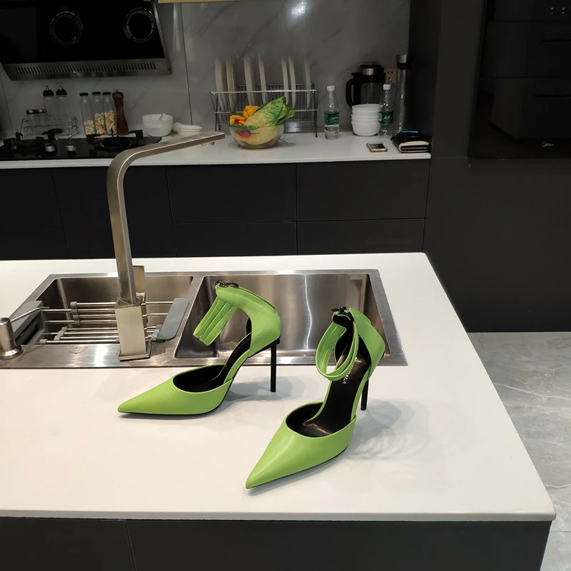 B Luxury Design Tilt Narrow Heels Women Shoes Real Leather Super High Heels Ankle Strap Pumps Dress Party Shoes
B Luxury Design Tilt Narrow Heels Women Shoes Real Leather Super High Heels Ankle Strap Pumps Dress Party Shoes