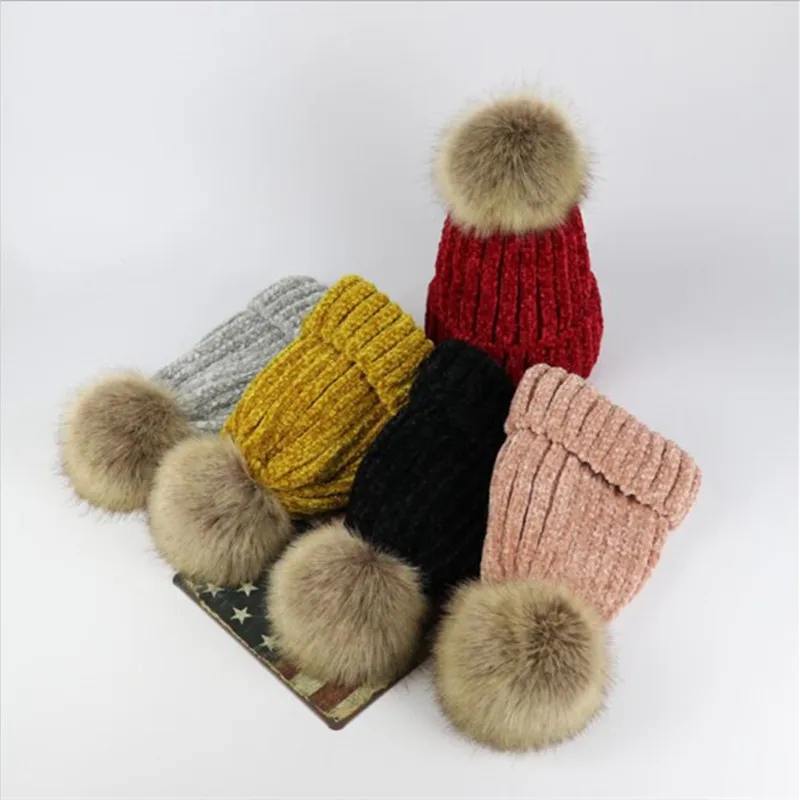 Женская зимняя вязаная шапка с помпоном из натурального искусственного меха
Женская зимняя вязаная шапка с помпоном из натурального искусственного меха