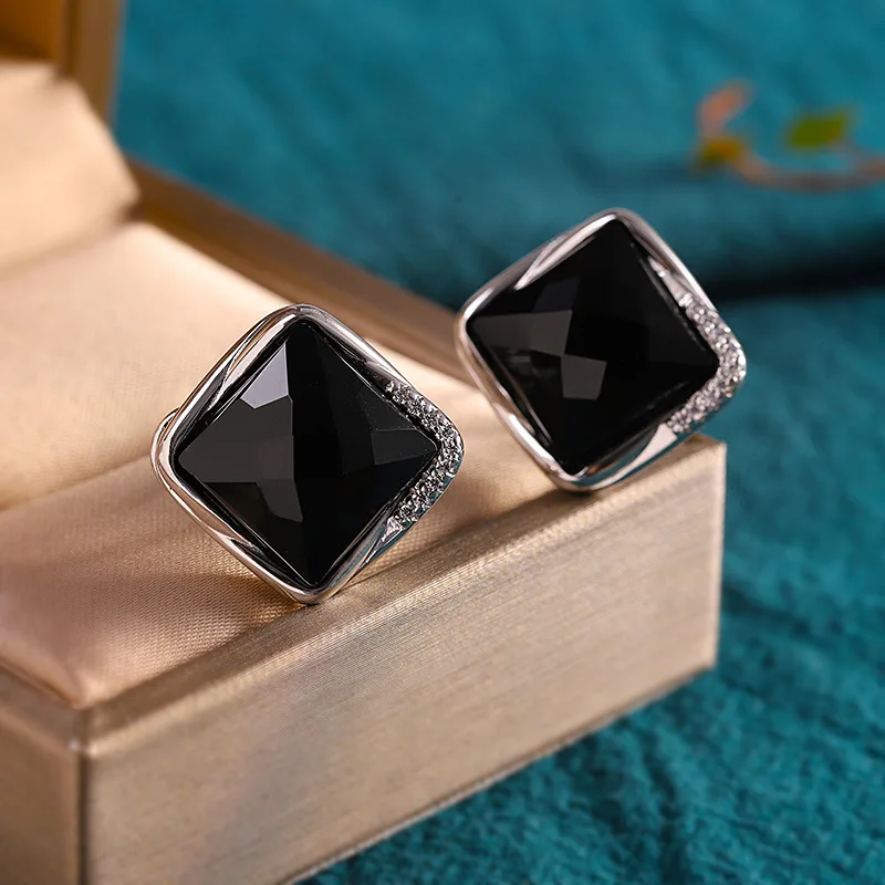 Fashion Trend All-match S925 Sterling Silver Ornament Women's Black Agate Ear Clip
Fashion Trend All-match S925 Sterling Silver Ornament Women's Black Agate Ear Clip