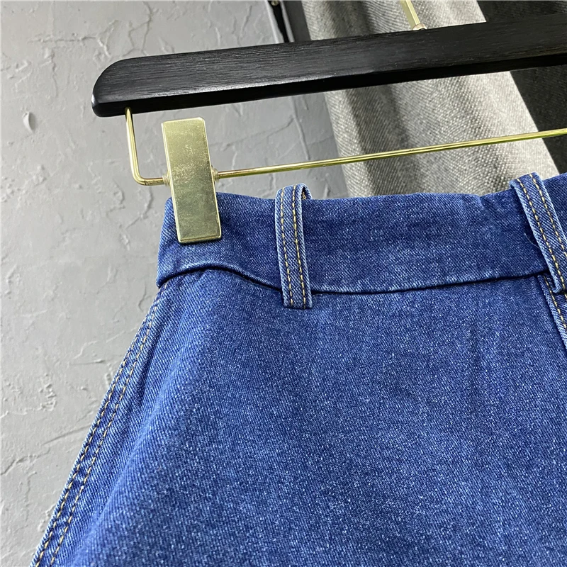 2021 Denim Shorts Summer Women's Clothing Korean Fashion High Waist Fluorescent Green Curling A- Line Wide Leg Pants Short Pants 
2021 Denim Shorts Summer Women's Clothing Korean Fashion High Waist Fluorescent Green Curling A- Line Wide Leg Pants Short Pants