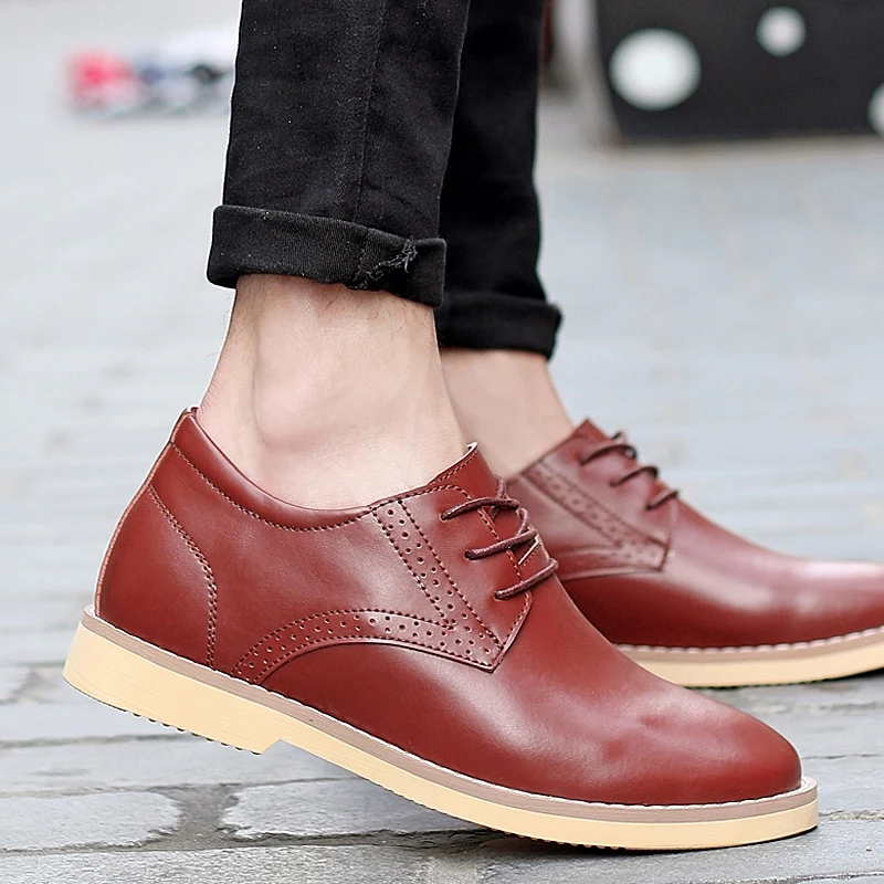 New Fashion High Quality Classic Leather Men Brogues Shoes Lace-Up increasing Business Dress Men Oxfords Shoes Male Formal w5
New Fashion High Quality Classic Leather Men Brogues Shoes Lace-Up increasing Business Dress Men Oxfords Shoes Male Formal w5