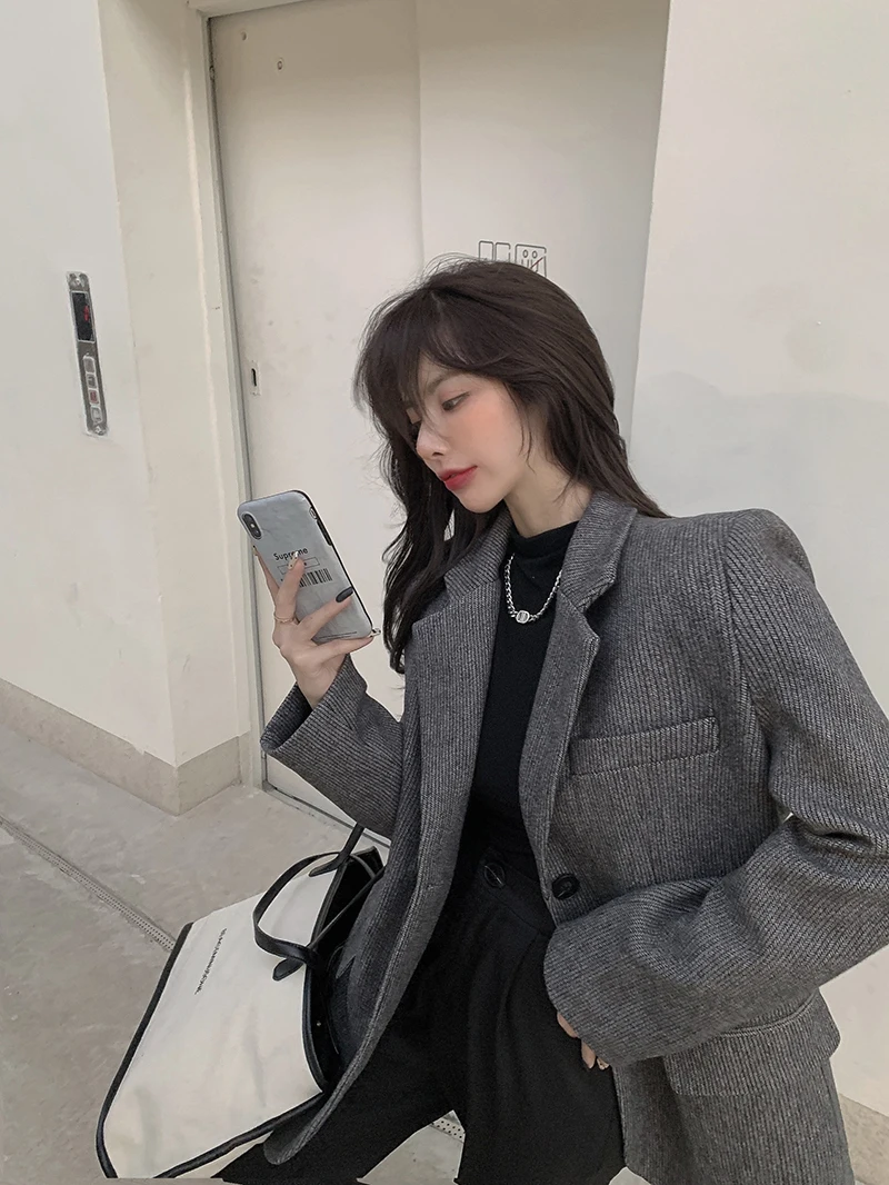 New Suits Female Vintage Autumn Notched Collar Plaid Women Blazer Breasted Jacket Casual Pockets Womens Suits Coat Blazers Suits
New Suits Female Vintage Autumn Notched Collar Plaid Women Blazer Breasted Jacket Casual Pockets Womens Suits Coat Blazers Suits