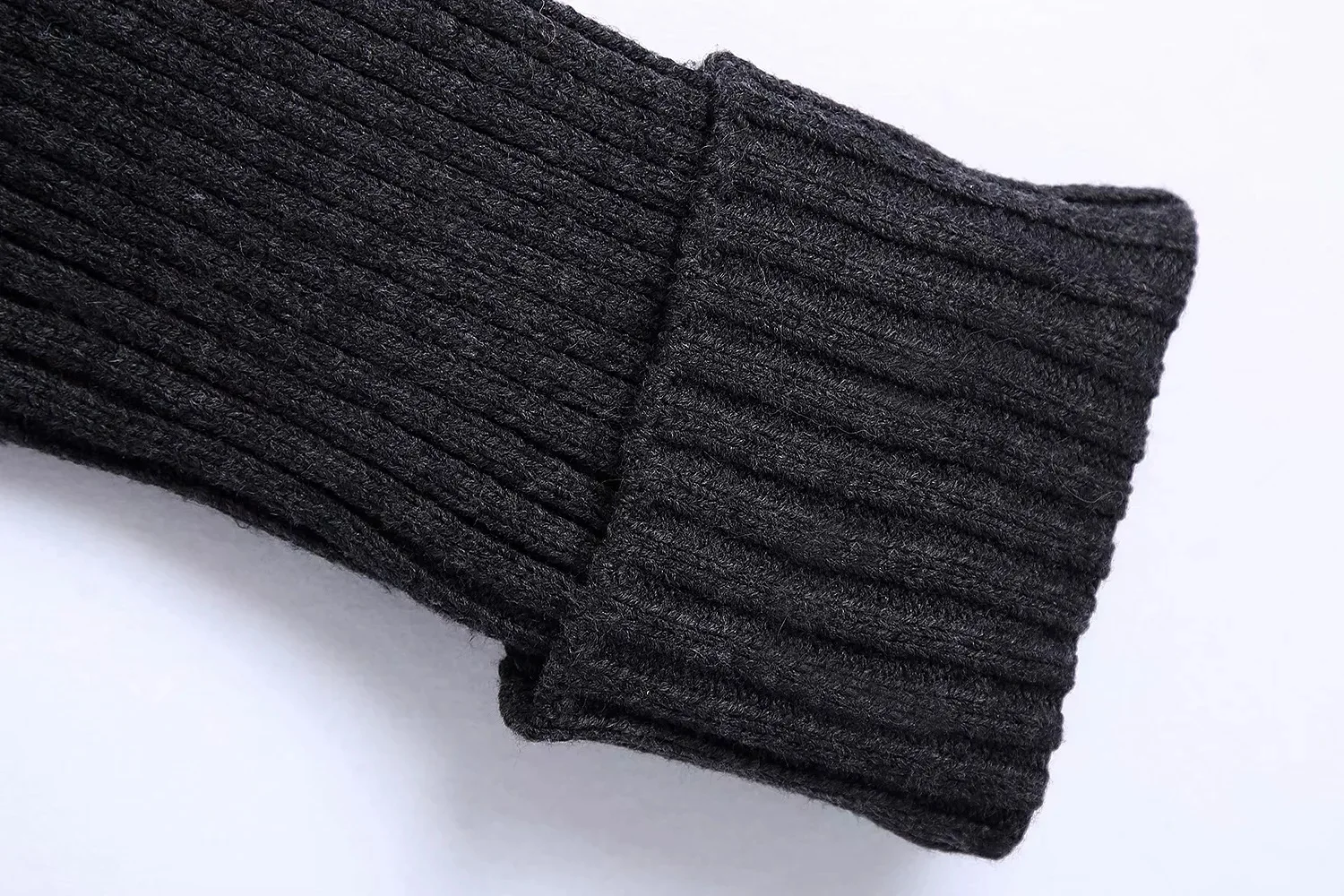 Zoulv Autumn Short Loose Turtleneck Long Sleeve Sweater Fashion Joker Simple Knit Top Elegant Commuter British Street Sweater
Zoulv Autumn Short Loose Turtleneck Long Sleeve Sweater Fashion Joker Simple Knit Top Elegant Commuter British Street Sweater