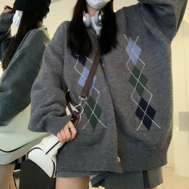 Deeptown Argyle Graphic Cardigan Sweater Women Bear Embroidery Oversize Cardigans Korean Style Long Sleeve Top Winter Clothes
Deeptown Argyle Graphic Cardigan Sweater Women Bear Embroidery Oversize Cardigans Korean Style Long Sleeve Top Winter Clothes