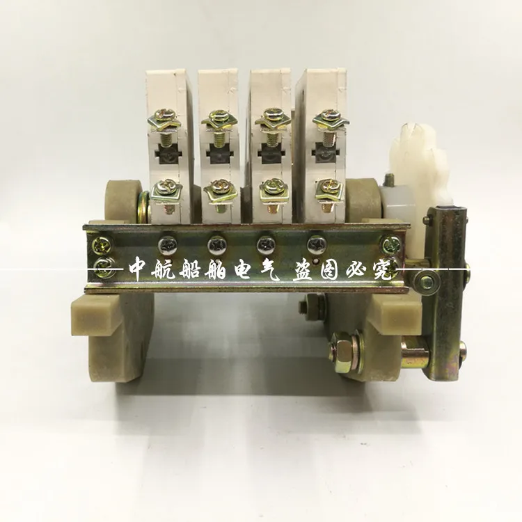 Marine master controller lk911-110a master switch core current model complete and authentic 
Marine master controller lk911-110a master switch core current model complete and authentic