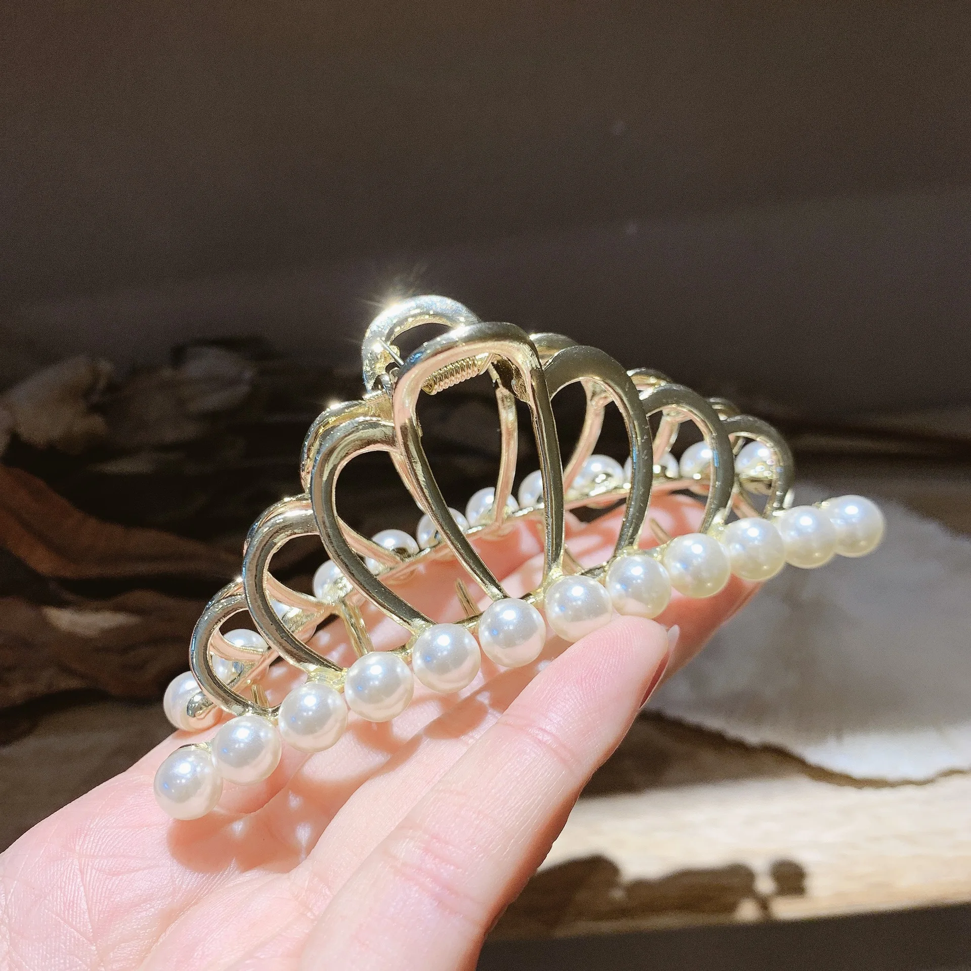 Korean version of the crown pearl hair catch shark hairpin temperament female fashion hairpin hair accessories
Korean version of the crown pearl hair catch shark hairpin temperament female fashion hairpin hair accessories