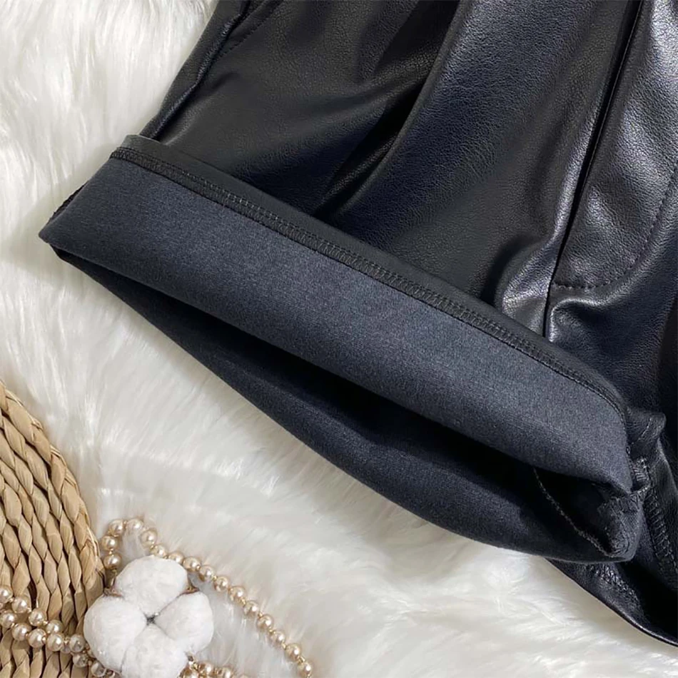 2021 Summer New PU Leather Women's Shorts A-Line Wide Leg All-Match High Waist Sashes Pants Sexy Slim Casual Comfortable clothes
2021 Summer New PU Leather Women's Shorts A-Line Wide Leg All-Match High Waist Sashes Pants Sexy Slim Casual Comfortable clothes