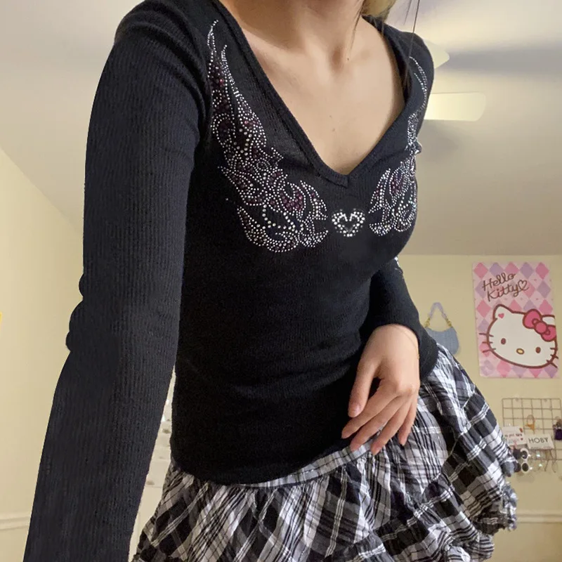 90s Vintage Diamonds Black T-shirt Long Sleeve V Neck Crop Top y2k Autumn Spring Female Clothes E-girl Women Harajuku Pullovers
90s Vintage Diamonds Black T-shirt Long Sleeve V Neck Crop Top y2k Autumn Spring Female Clothes E-girl Women Harajuku Pullovers