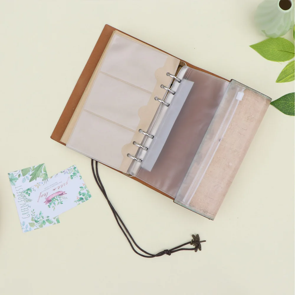 PU Leather Journal Daily Notebook Vintage Spiral Bound Notebook Refillable Sketchbook Retro Diary with Zipper Pocket for Travele
PU Leather Journal Daily Notebook Vintage Spiral Bound Notebook Refillable Sketchbook Retro Diary with Zipper Pocket for Travele