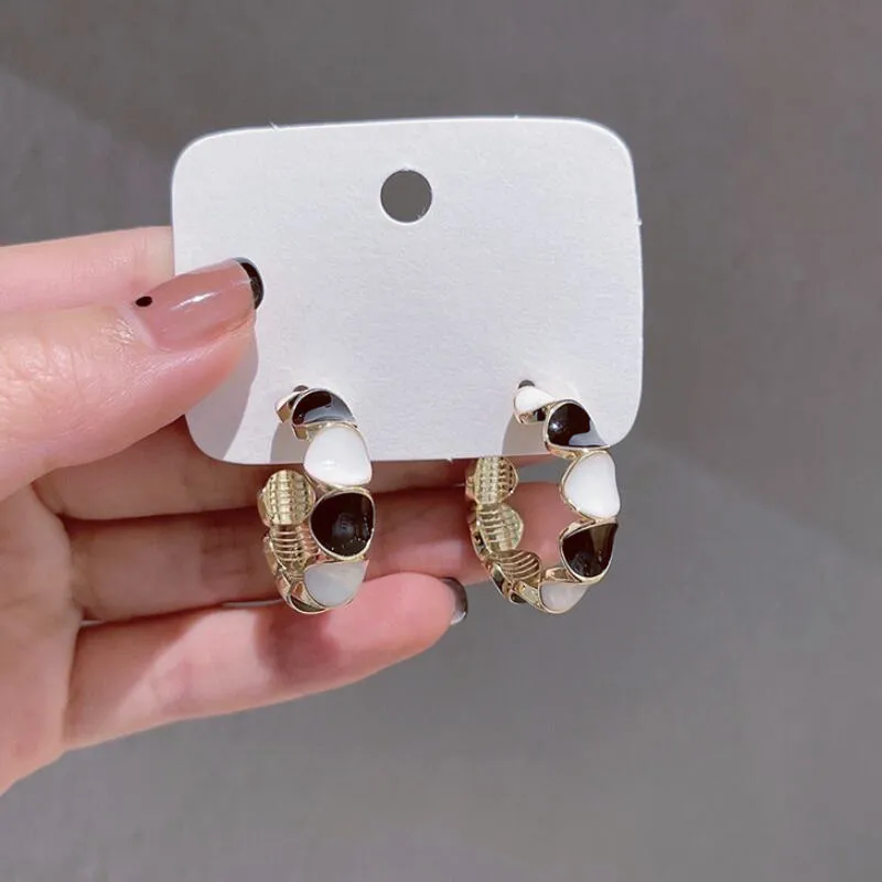 New Personality Black White Color Drop Hoop Earrings For Women Party Jewelry Trend Cute Girls Gifts Korean Joker Round Earrings 
New Personality Black White Color Drop Hoop Earrings For Women Party Jewelry Trend Cute Girls Gifts Korean Joker Round Earrings