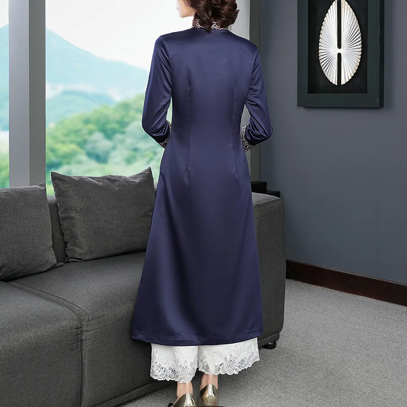 Quality Brand Top New Long Coat Trench 2021 Autumn Winter Outerwear Women Vintage Embroidery Long Sleeve Red Blue Overcoat XXL 
Quality Brand Top New Long Coat Trench 2021 Autumn Winter Outerwear Women Vintage Embroidery Long Sleeve Red Blue Overcoat XXL