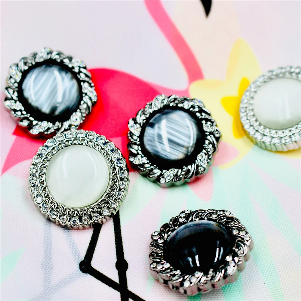 Luxury Rhinestone Buttons Embellishments for Clothing Black Buttons Sewing Material Sewing Accessories Metal Buttons for Coat
Luxury Rhinestone Buttons Embellishments for Clothing Black Buttons Sewing Material Sewing Accessories Metal Buttons for Coat