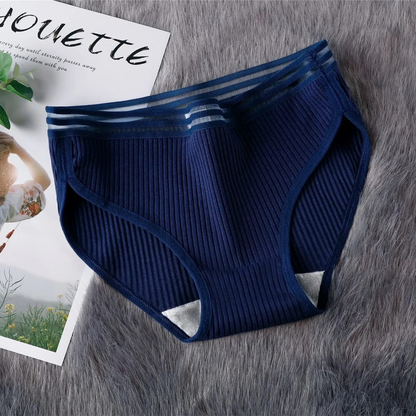 New hollow Japanese large size girl thread vertical pattern women's underwear pure cotton mid-waist girl breathable briefs
New hollow Japanese large size girl thread vertical pattern women's underwear pure cotton mid-waist girl breathable briefs