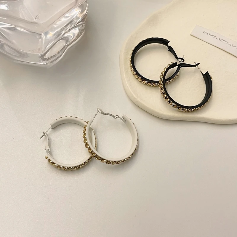 Mihan S925 needle Metal Chain Hoop Earrings 2021 New Trend Hot Selling Vintage Black White Earrings For Women Accessories Gift
Mihan S925 needle Metal Chain Hoop Earrings 2021 New Trend Hot Selling Vintage Black White Earrings For Women Accessories Gift
