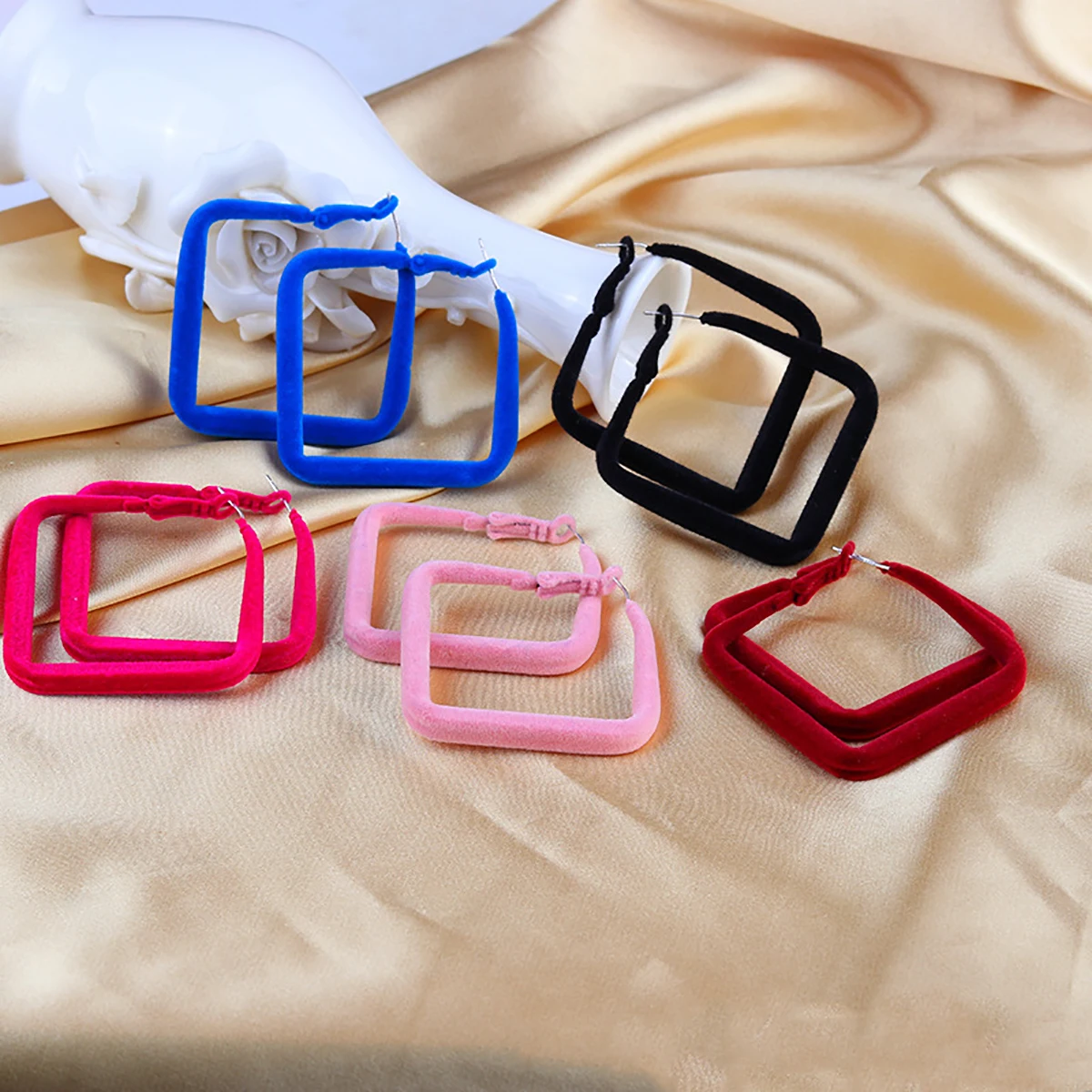 Flannel Wrap Square Hoop Earrings for Women Multicolor Trendy Big Earrings 2022 Korean Fashion Geometry Earrings Ladies Jewelry
Flannel Wrap Square Hoop Earrings for Women Multicolor Trendy Big Earrings 2022 Korean Fashion Geometry Earrings Ladies Jewelry