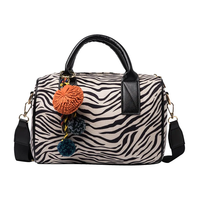 2021 New Women's Portable Pu Shoulder Zipper Leopard Pattern Pillow Bag Fashion Handbag
2021 New Women's Portable Pu Shoulder Zipper Leopard Pattern Pillow Bag Fashion Handbag