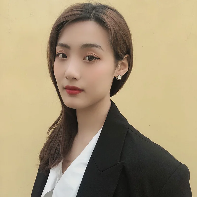 New 2020 Stud Earrings Hepburn Wind Restoring Ancient Ways Contracted Joker Elegant White Cat's Eye Black Enamel Pearl Earrings
New 2020 Stud Earrings Hepburn Wind Restoring Ancient Ways Contracted Joker Elegant White Cat's Eye Black Enamel Pearl Earrings