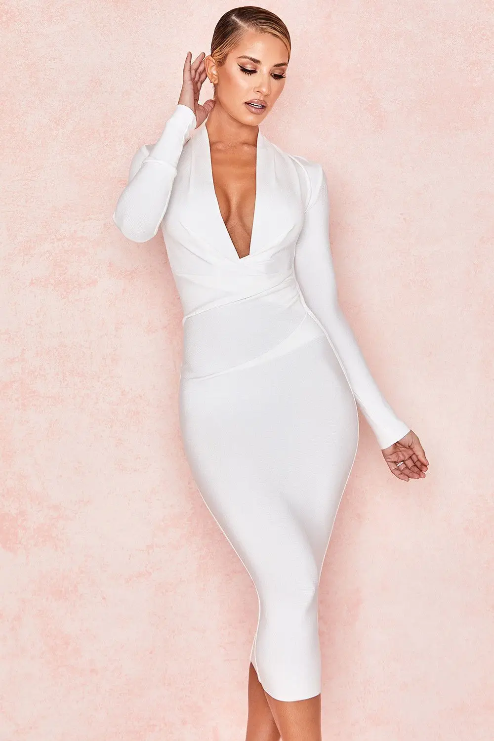 Women's long sleeve V-neck dress in summer of 2019 
Women's long sleeve V-neck dress in summer of 2019