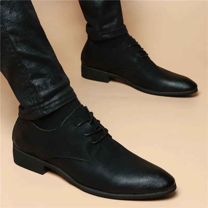 Туфли мужские кожаные деловые, повседневные, с острым носком, мягкие, классические, для офиса и свадьбы
Туфли мужские кожаные деловые, повседневные, с острым носком, мягкие, классические, для офиса и свадьбы