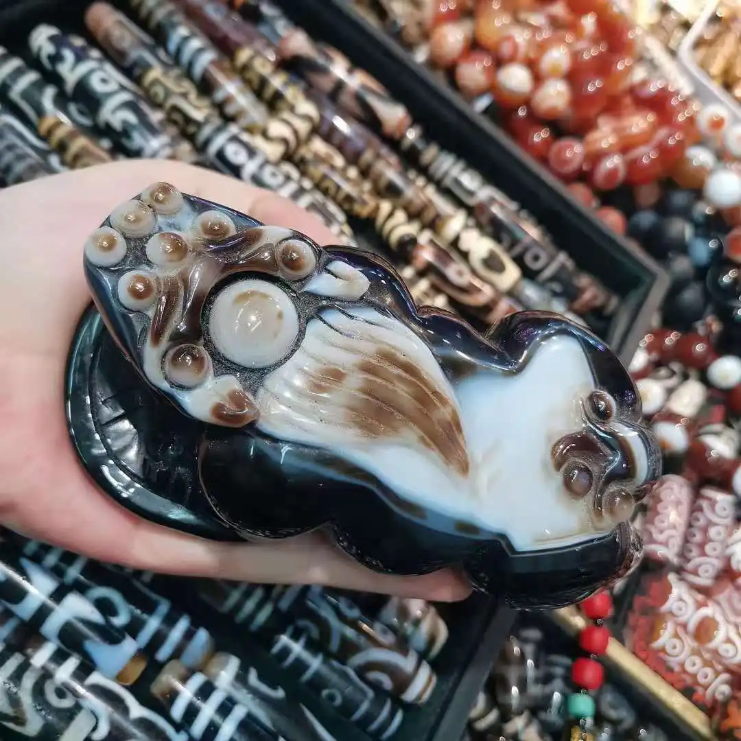 High-quality intact whole piece of large brave natural stone agate carving ornaments carving ornaments Bodyguard Collection gem
High-quality intact whole piece of large brave natural stone agate carving ornaments carving ornaments Bodyguard Collection gem