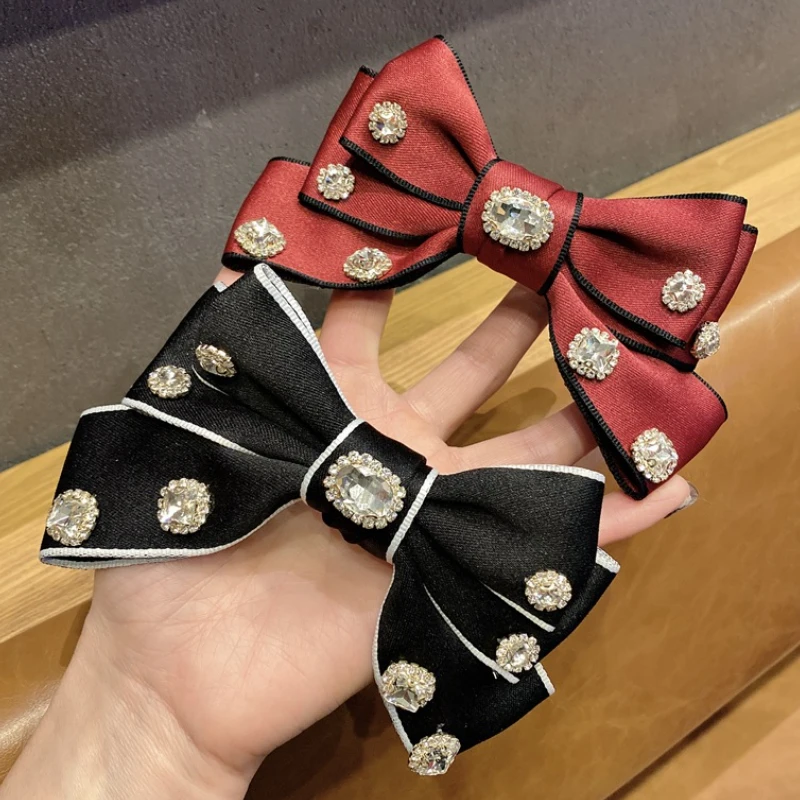 Korea Rhinestone Bow Hairpin Barrettes Fashionable Elegant Spring Hair Clip Crystal Top Grip for Women Girl New Hair Accessories
Korea Rhinestone Bow Hairpin Barrettes Fashionable Elegant Spring Hair Clip Crystal Top Grip for Women Girl New Hair Accessories