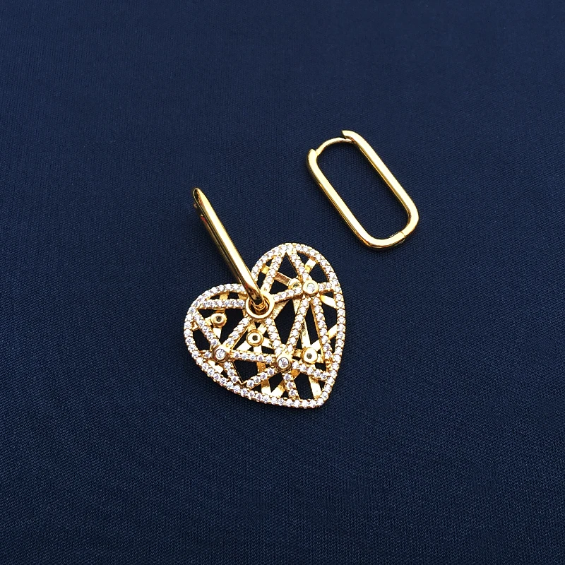 s925 sterling silver August new gold love heart red lip round brand color five-pointed star earrings female pearl earrings
s925 sterling silver August new gold love heart red lip round brand color five-pointed star earrings female pearl earrings