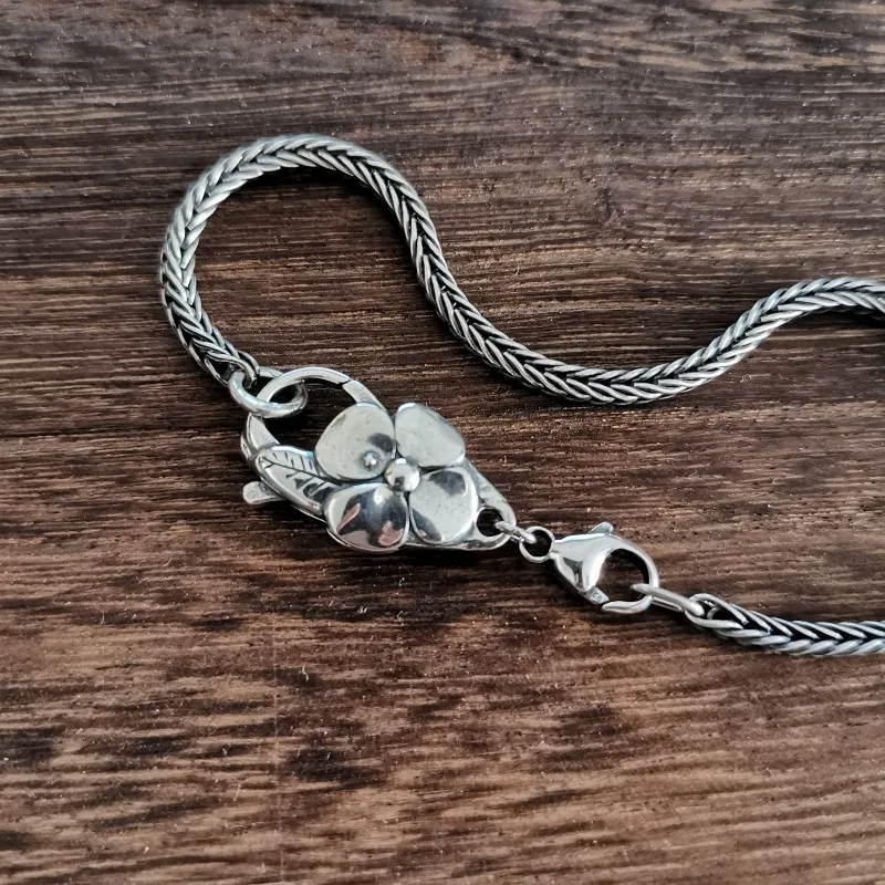 925 Sterling Silver Beads Charm Four-Leaf Clover Lobster Buckle Head Fit European Troll 3.0mm Bracelet Jewelry
925 Sterling Silver Beads Charm Four-Leaf Clover Lobster Buckle Head Fit European Troll 3.0mm Bracelet Jewelry