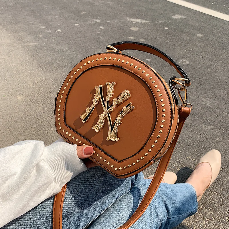 new handbag messenger bag retro small round bag fashion rivet shoulder bag handbag designer bag luxury brand handbags
new handbag messenger bag retro small round bag fashion rivet shoulder bag handbag designer bag luxury brand handbags