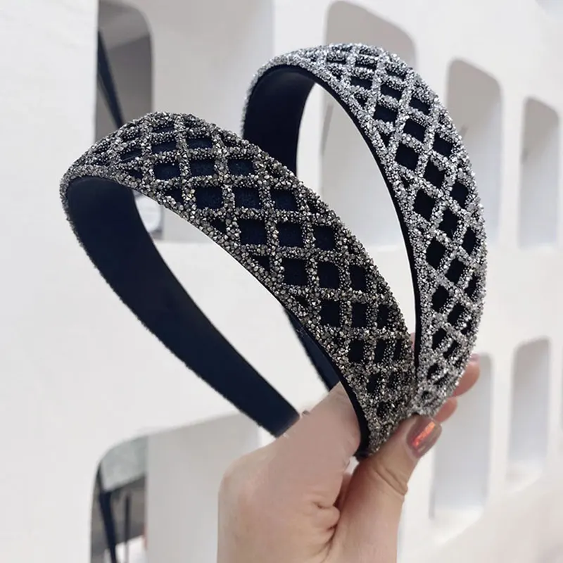 2021 New Fashion Hairband for Women Wide Side Classic Crystal Chain Headband Fashion Hair Hoop Casual Hair Accessories 
2021 New Fashion Hairband for Women Wide Side Classic Crystal Chain Headband Fashion Hair Hoop Casual Hair Accessories