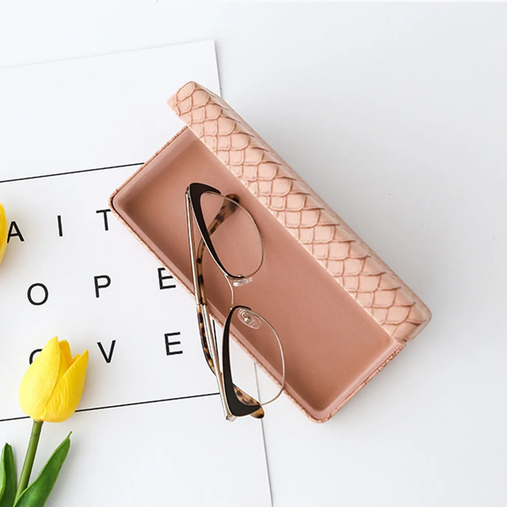 Fashion Snake Pattern Myopia Glasses Case Large Anti-pressure Creative Sunglasses Box Leather Glasses Storage Mirror Box
Fashion Snake Pattern Myopia Glasses Case Large Anti-pressure Creative Sunglasses Box Leather Glasses Storage Mirror Box