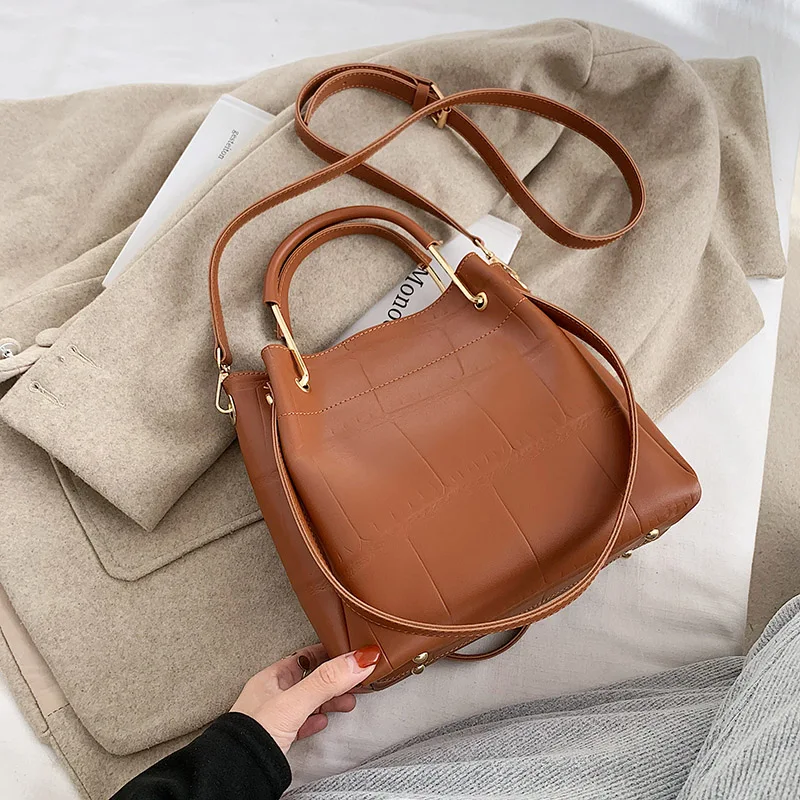pure color PU ladies bag casual messenger bag Retro shoulder bag 2020 winter new handbag daily shopping bag big bag
pure color PU ladies bag casual messenger bag Retro shoulder bag 2020 winter new handbag daily shopping bag big bag