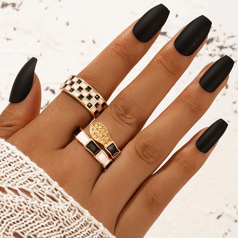 2PCS Retro Chess Rings Simple Punk Set of Rings Black and White Jewelry Creativity Gift for Women
2PCS Retro Chess Rings Simple Punk Set of Rings Black and White Jewelry Creativity Gift for Women