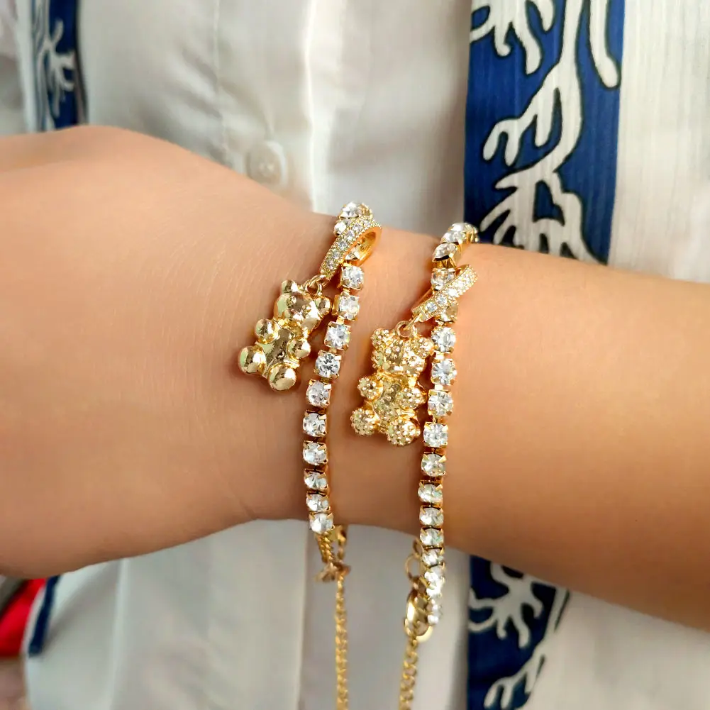 2021 New Gold Color Metal Cartoon Bear Zircon Pendant Bracelet For Women Bling Crystal Hand Chain Charming Couple Jewelry Gift
2021 New Gold Color Metal Cartoon Bear Zircon Pendant Bracelet For Women Bling Crystal Hand Chain Charming Couple Jewelry Gift