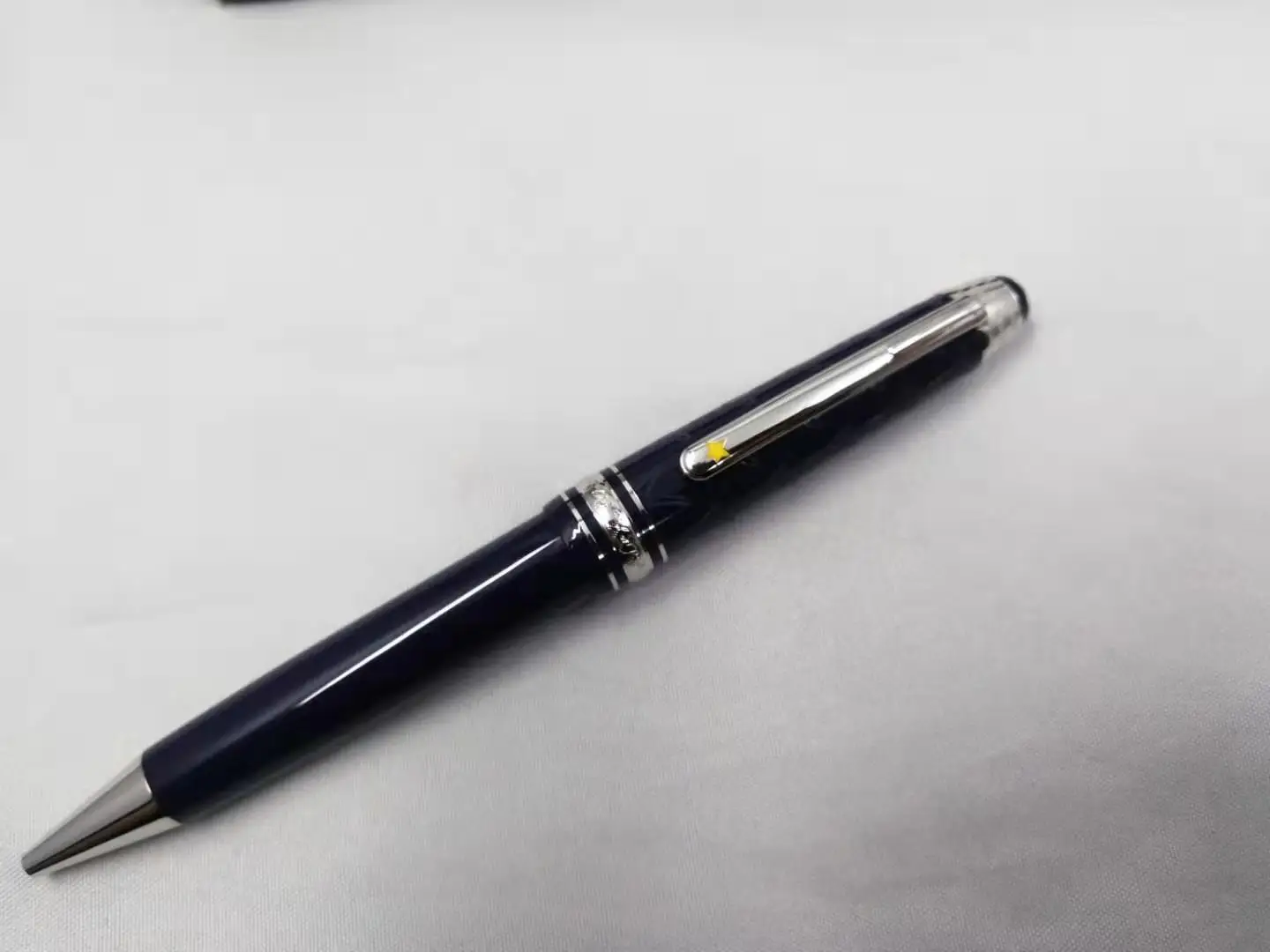 2021 New Mon 145 Legrand Ballpoint Pen Little Prince Roller Ball Pen Business Fountain Pens Stationery Gift Pen
2021 New Mon 145 Legrand Ballpoint Pen Little Prince Roller Ball Pen Business Fountain Pens Stationery Gift Pen